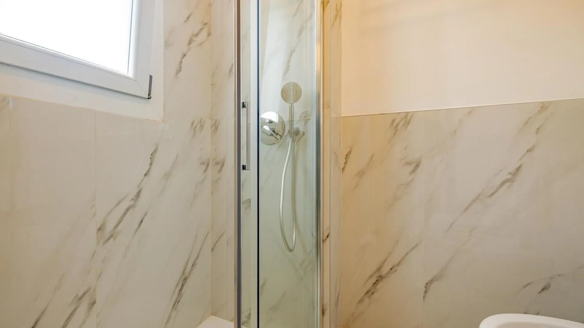 Lovely Room - 3 Milan 0*,  Italy